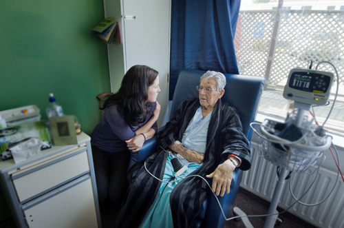 holistic-nurse-with-patient