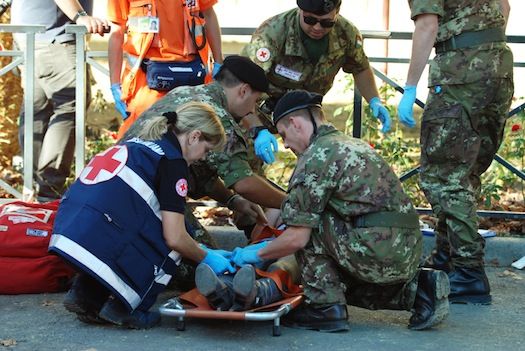 military_nurses_with_patient