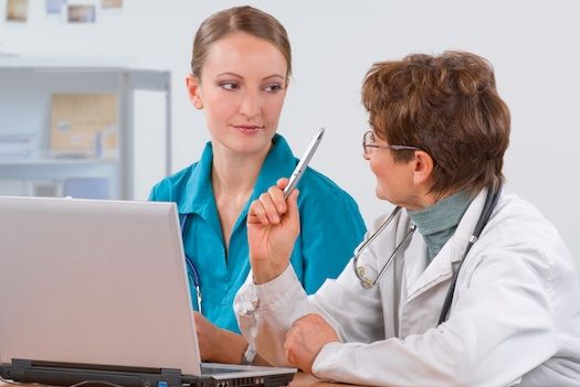 older_nursing_students_at_computer