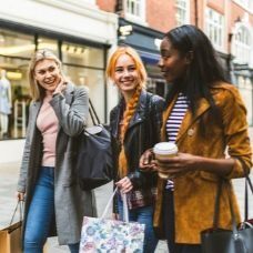 Friends_Shopping_Together
